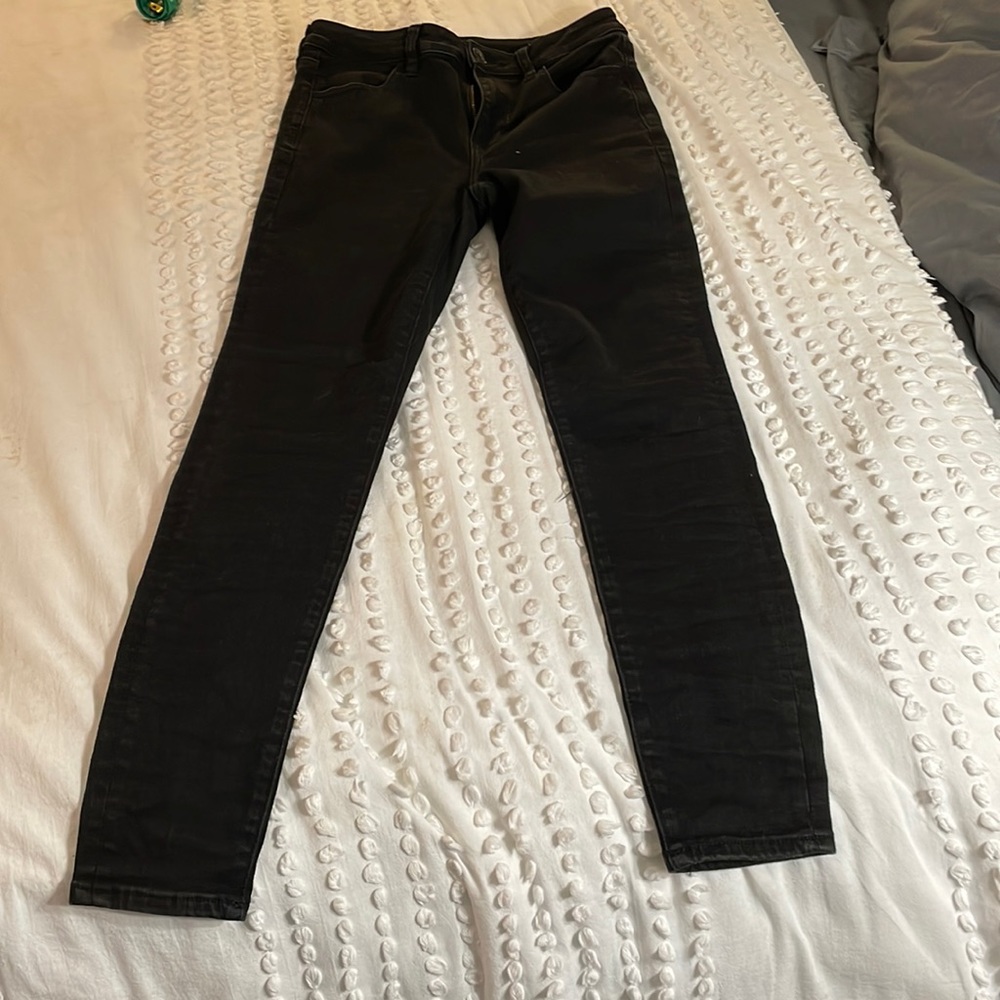 American Eagle size 6 skinny jeans. Black.